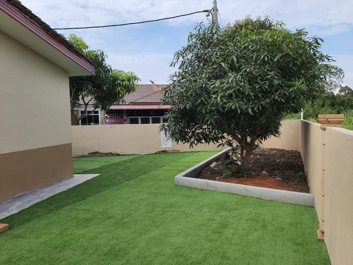Swimming Pool With 5 Bedroom House Full Ac Near Stadium Hang Jebat Malacca Exterior photo
